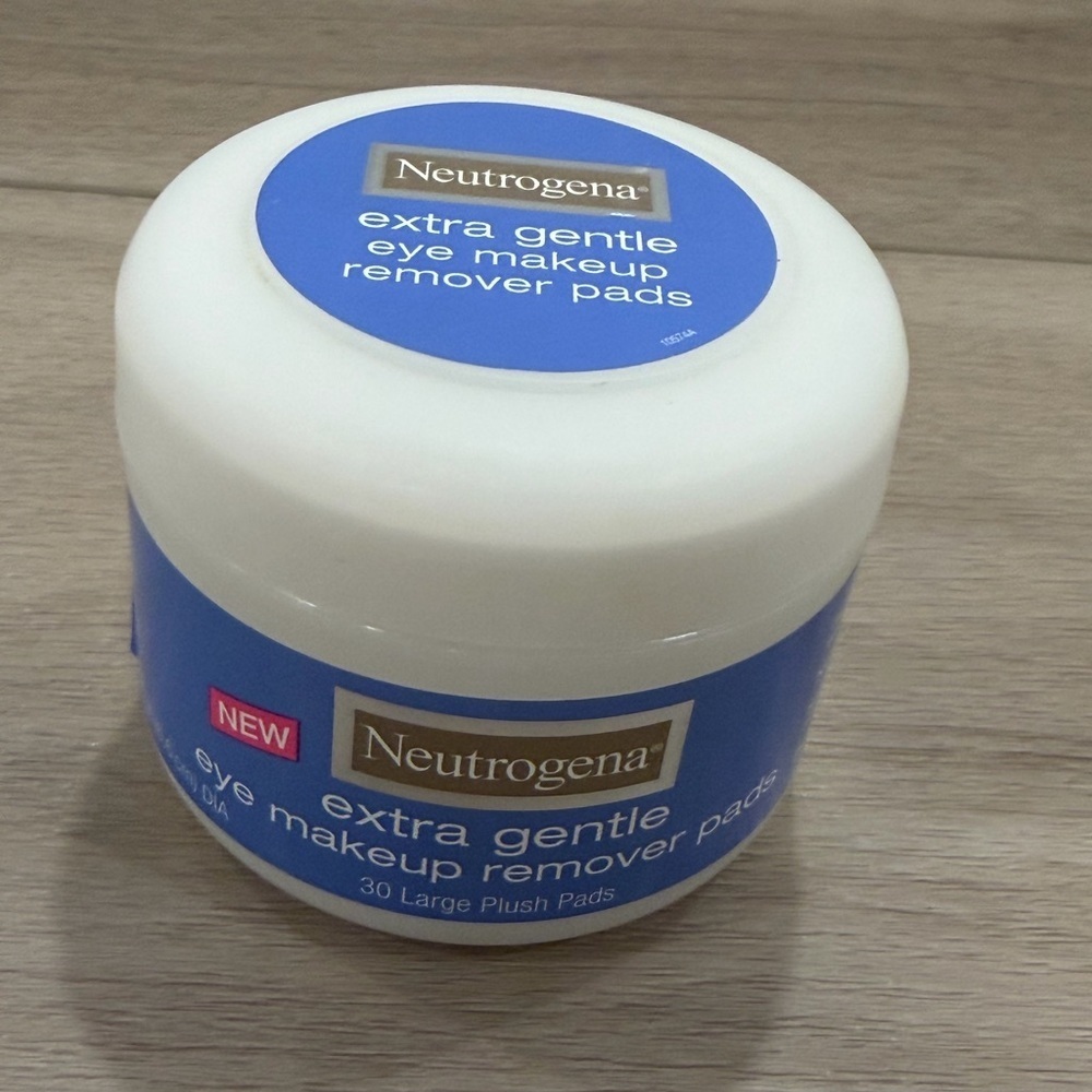 New Neutrogena Extra Gentle Makeup Removing Pads 30 Count Pads Sealed